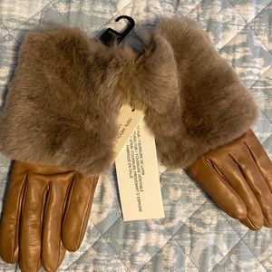 Brand new gloves size small made in Italy 100% wool lining and rabbit fur